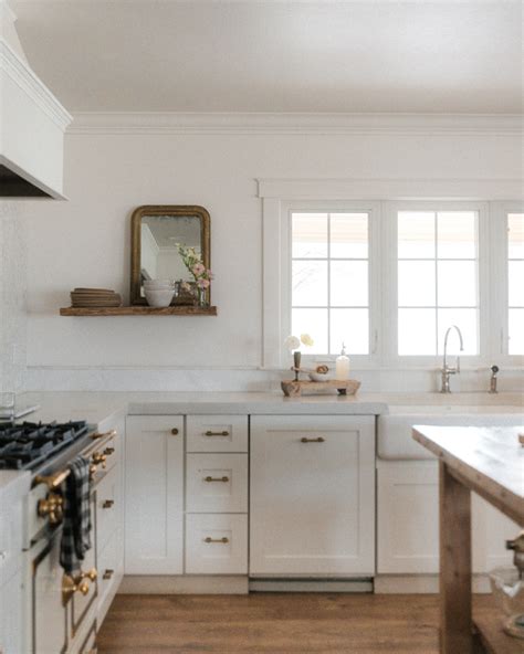 Pros & Cons of White Concrete Countertops: Read this Before Pouring!