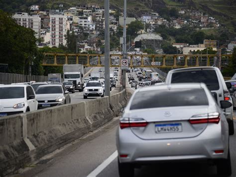 Movimento De Veiculos Transito - Movimento de veículos na linha amarela | Agência Brasil