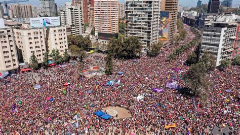 Mujeres De Todo El Mundo Toman Las Calles Para Alzar La Voz En El Día