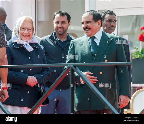 Hm The Queen Elizabeth Meeting His Royal Majesty King Hamad Bin Isa Al Khalifa Of Bahrain At The