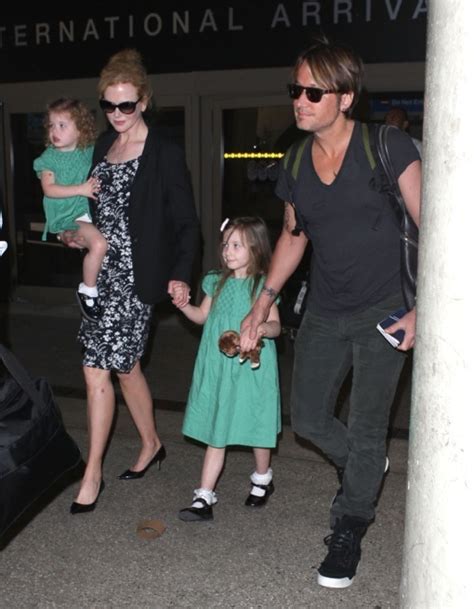 Nicole Kidman & Family Arriving On A Flight At LAX | Celeb Baby Laundry