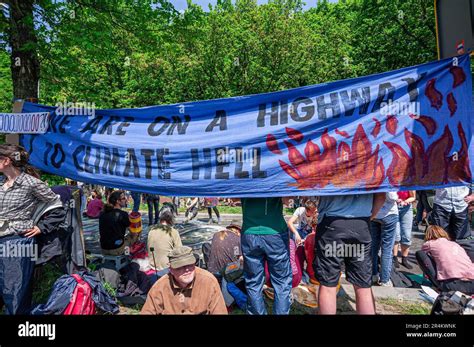 Fillettes en bikini Banque de photographies et dimages à haute résolution Page 3 Alamy