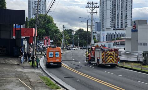 Conductor De Camioneta Se Estrella Contra Poste El Ctrico Critica