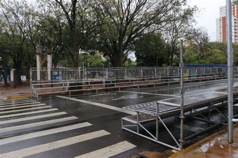 Rua Treze De Maio Acorda Palanques Prontos Para Desfile Capital