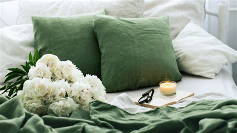 5 Bedroom Paint Colors To Pair With Green Bedding