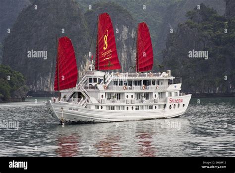 Vietnamese Junk Boat Hi Res Stock Photography And Images Alamy