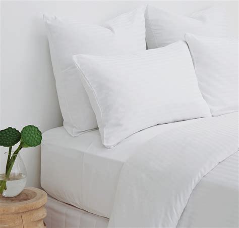 The Beauty and Benefits of Classic White Bedding: A Guide to Creating