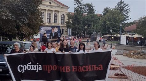 Profesori serb në protestë Vuçiq po ndërton një model të jetës së