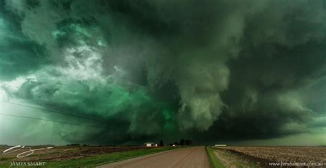 Mr Twister On Twitter Landscape Photographers Green Sky Tornado