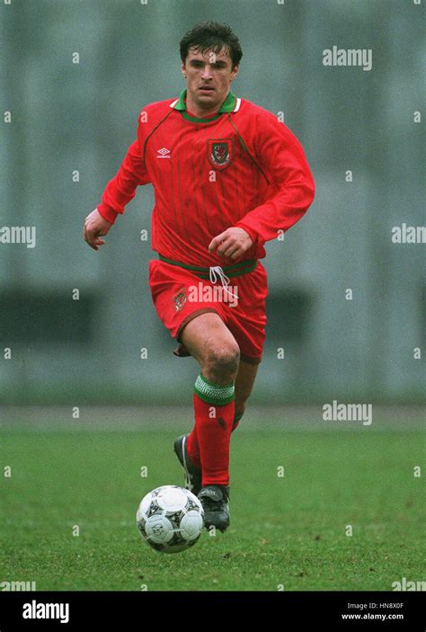 Gary speed wales 1994 hi-res stock photography and images - Alamy