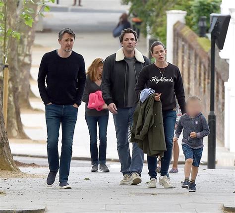 Family Reunion — More Proof That Ben Affleck & Jen Garner Are Back Together