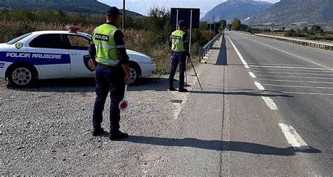 Policia rrugore bën namin në Korçë Gjobit 2144 shoferë 2 javët e