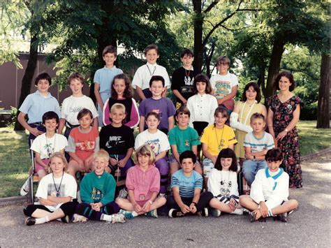 Photo De Classe Cm De Ecole Raymond Bastian Copains D Avant