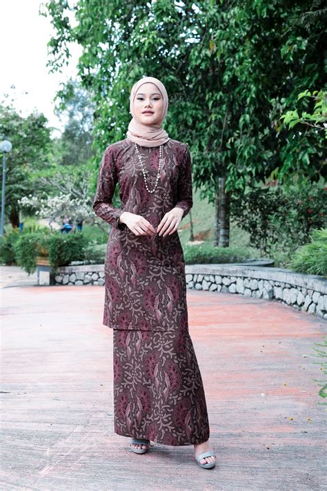 Alysha Hot Pink Fia Exclusive