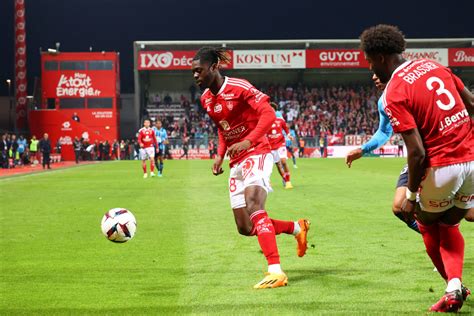 Les Lus Cologistes De Brest Veulent Conserver Le Stade Francis Le Bl