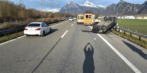 A Maienfeld Gr Auto Berschl Gt Sich Bei Auffahrkollision