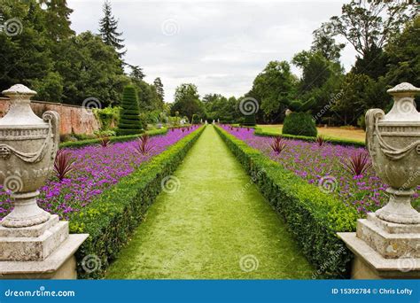 A Formal English Landscaped Garden Stock Images - Image: 15392784