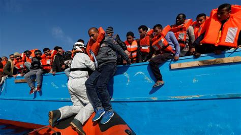 Libyen Helfer Retten Fl Chtlinge Im Mittelmeer Der Spiegel