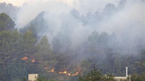 El Incendio De Montixelvo Valencia Sigue Fuera De Control Tras