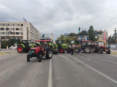 Video Blokada Ns Traktori Na Ulicama Rok Vlastima Da Odgovore Na