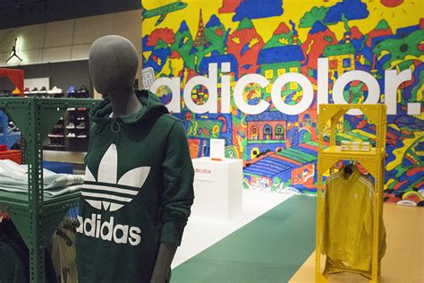 Interactive Graffiti Coloring Live Murals For Adidas At Finish Line