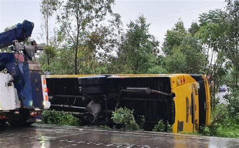 Vuelca Autobús Del Transporte Público En La México Puebla Grupo Milenio