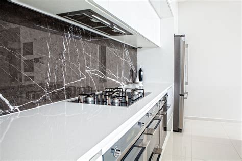 Pin By Kolak Living On Kitchen Minimalist Kitchen Grey Splashback