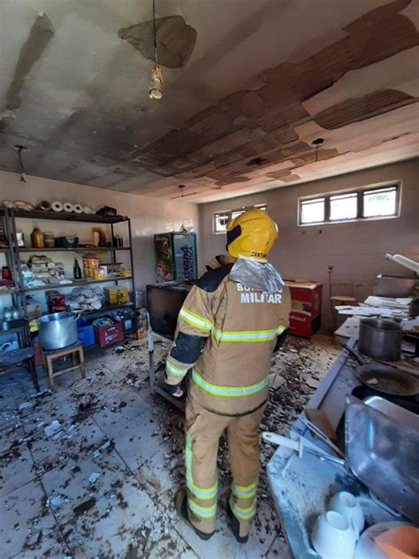 Vazamento de gás provoca incêndio e destrói cozinha de restaurante em