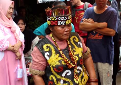 Ida Dayak The Healer With Mystical Powers In Indonesia