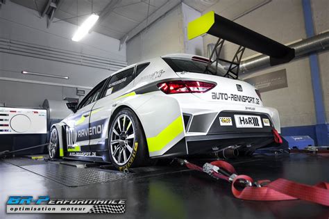 SEAT Leon Cup Racer Tuned For The First Time Gets 384 PS From 2 0 TSI