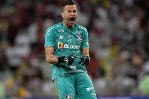 F Bio O Goleiro Dos Recordes Se Refaz No Flu E Busca Gl Ria Eterna Em