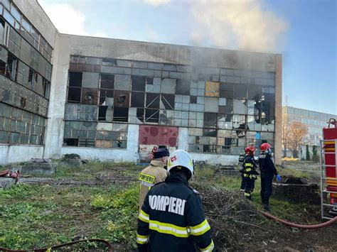 Incendiu Cu Degaj Ri Mari De Fum La Fosta Fabric Independen A Din