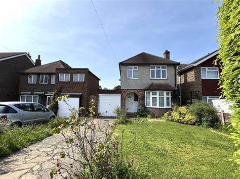 3 Bed Detached House For Sale In Bolton Road Chessington Surrey Kt9