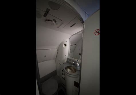 American Airlines Embraer 175 Cabin Interior - pg.2