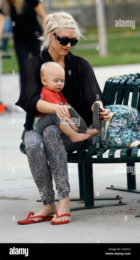 Gwen Stefani Beverly Hills Park Avec Son Fils Zuma Los Angeles