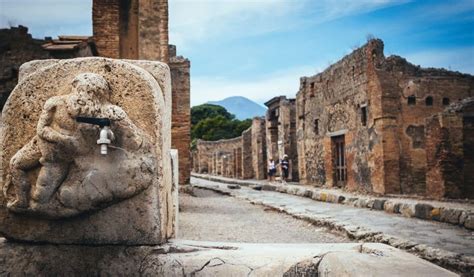 How to do a Pompeii day trip from Rome - best tours and DIY options