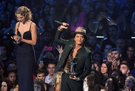 Bruno Mars Height Revealed Just How Tall Is The Musician Really