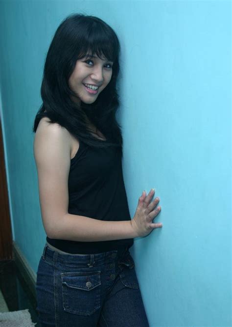 Foto Hot Chacha Frederica Black Tank Top Foto Sexy Artis Indonesia