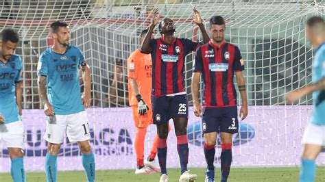 Crotone Benevento Probabili Formazioni E Statistiche Eurosport