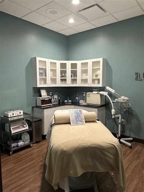 Littleton, CO - MassageLuXe