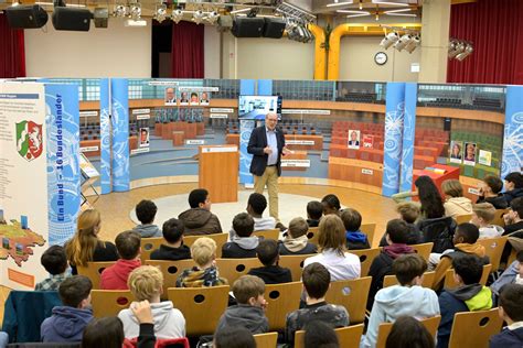 Wanderausstellung Landtag Macht Schule Am Schlo Gymnasium Benrath