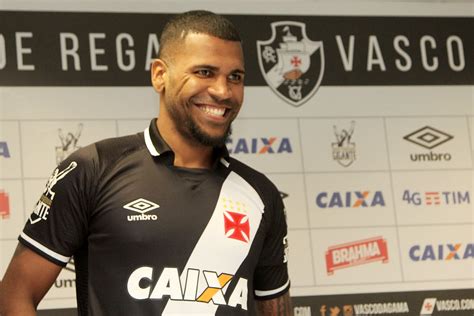 Vasco Ter De Pagar Pelo Menos R Milh Es A Ex Zagueiro Brenojogada