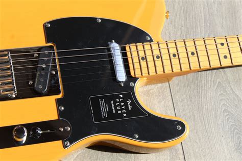 FENDER Player Plus Telecaster Butterscotch Blonde Maple GIGBAG 3