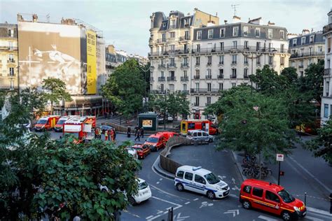 Paris Une Voiture Percute La Terrasse Dun Caf Faisant Un Mort Et