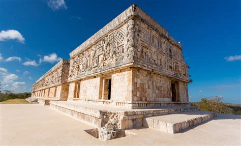 Discover the Most Emblematic Mayan Buildings and Architecture - Mansion ...