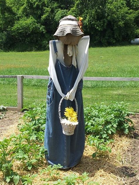 22 Best Scarecrows Images On Pinterest Scarecrows Scarecrow Ideas