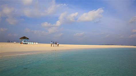 Hurawalhi Maldives Wedding Venue: Dream Island Sandbank