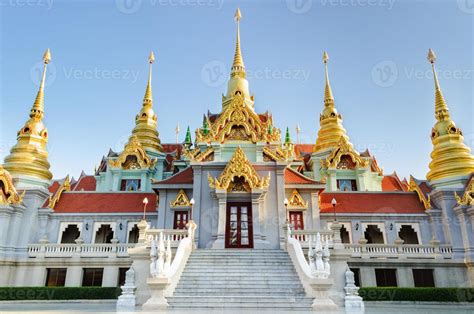 Beautiful golden pagoda 15903400 Stock Photo at Vecteezy