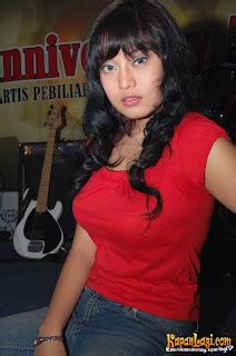 Hot Pose Ayu Anjani