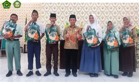 Bantuan Paket Sembako Kemenag Kab Kediri 2024 MTSN 6 Kediri